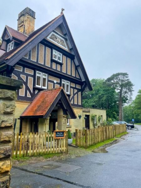 The Old Gate House
